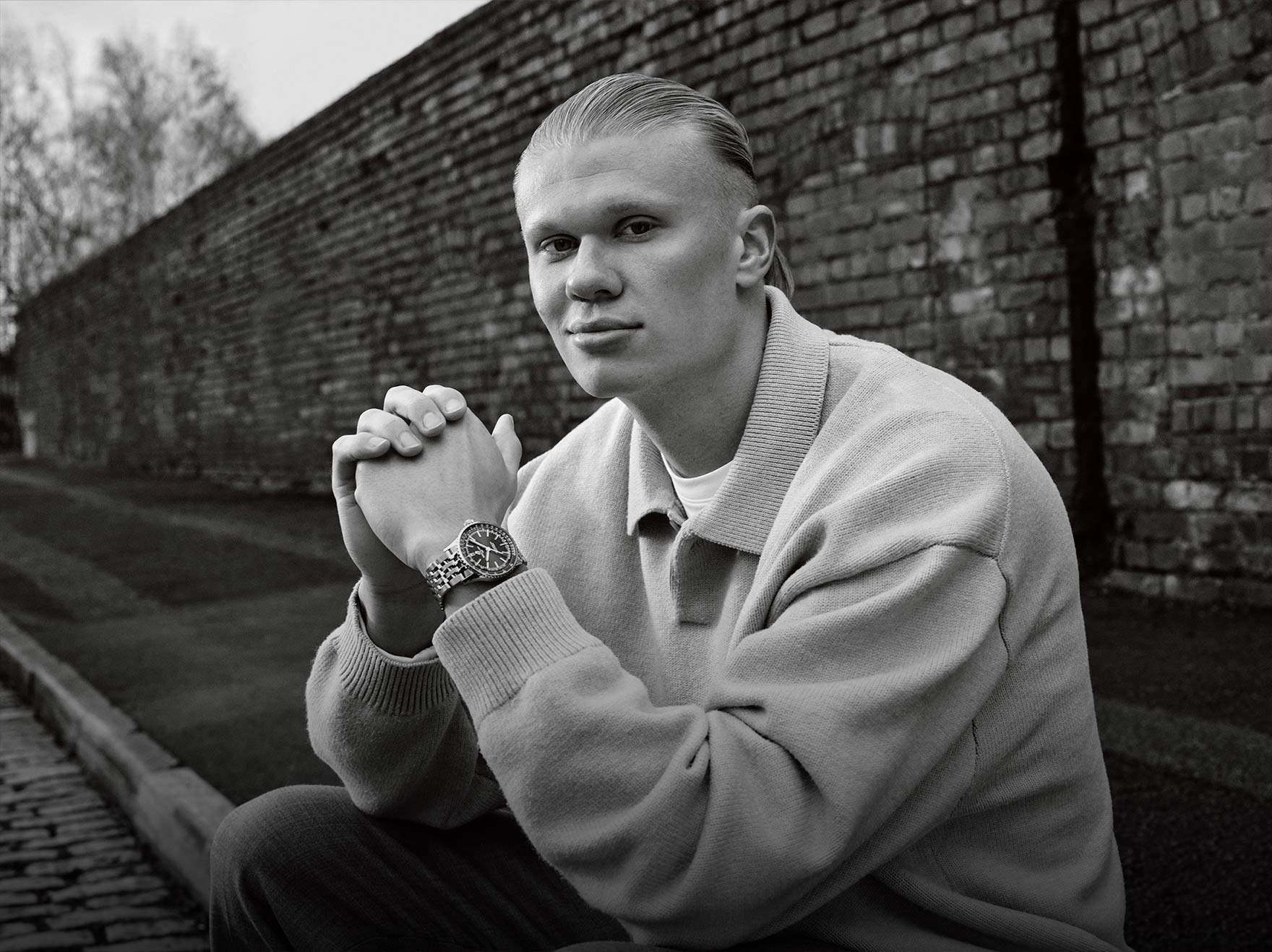 erling Haaland black-white